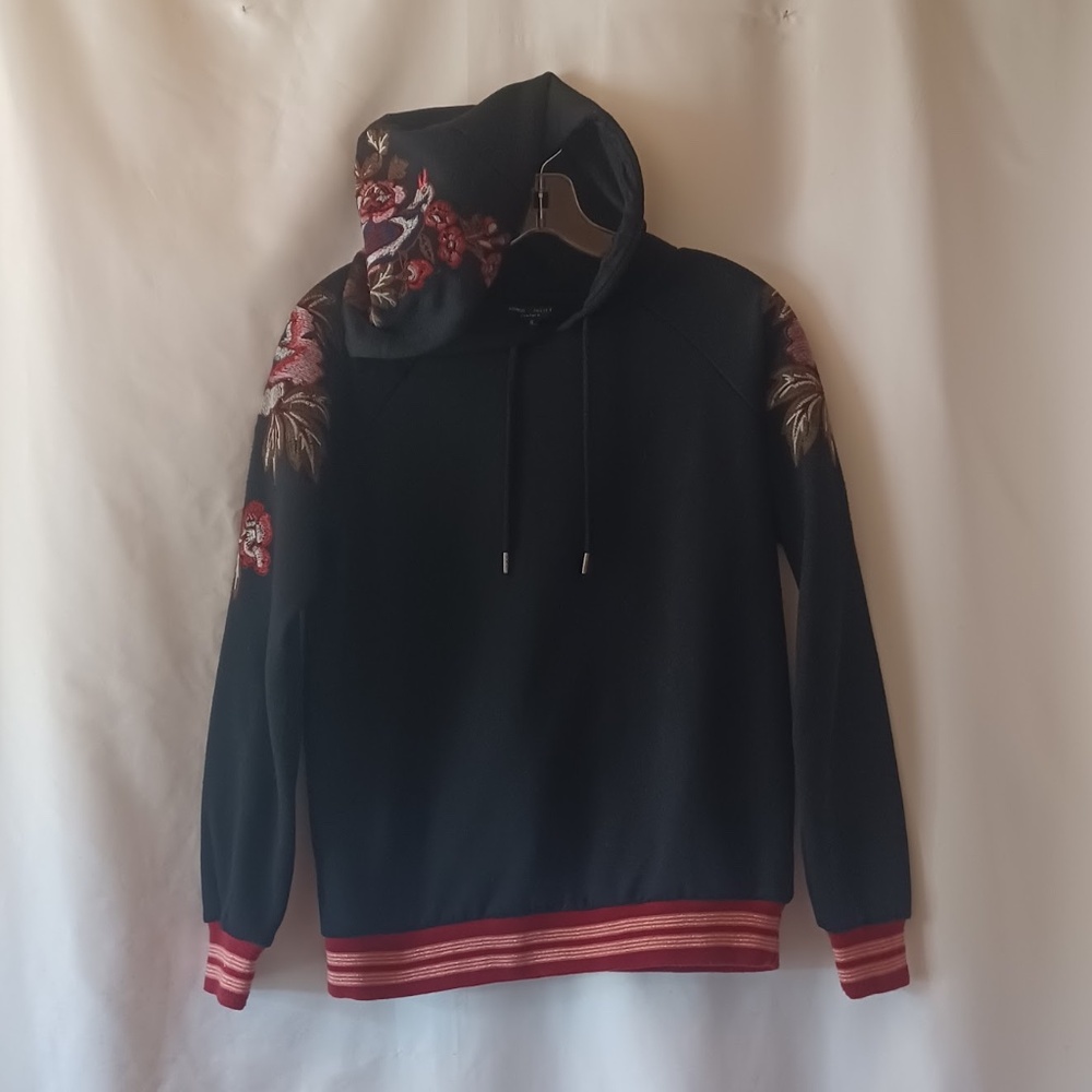 Romeo & Juliet Couture Black Floral Embroidered Hooded Sweatshirt Size S EUC